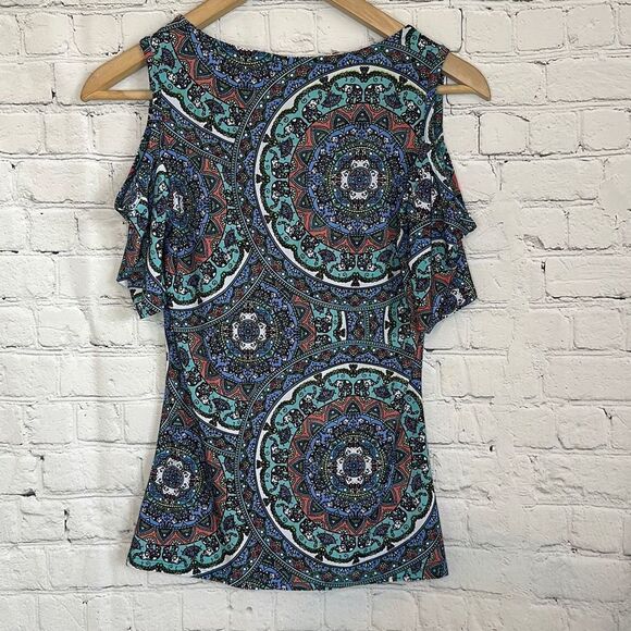 Free Kisses Women’s Cold Shoulder Elephant Print Shirt Blouse Top Size small - Picture 4 of 7